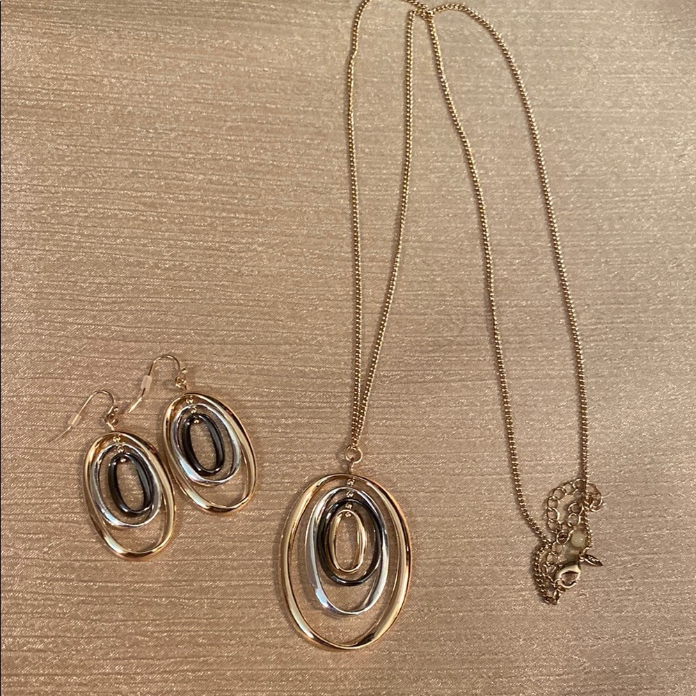 Avon Gold and Silver Oval Earrings and Necklace - Infinite Circles SET NEW